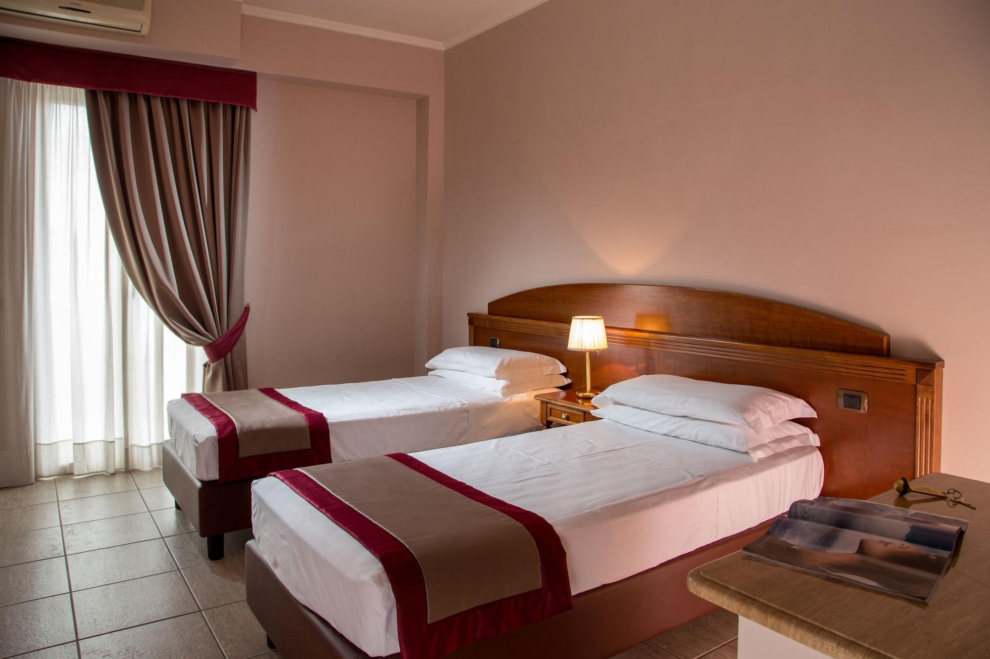 Marini Park Hotel Кастель-ди-Лева Экстерьер фото