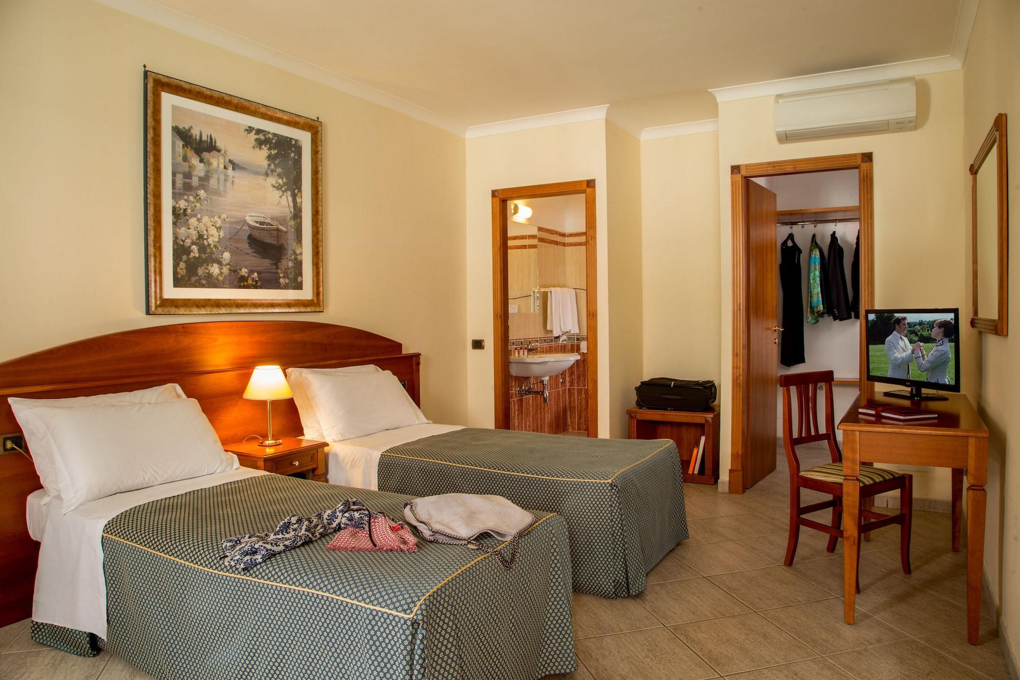 Marini Park Hotel Кастель-ди-Лева Экстерьер фото
