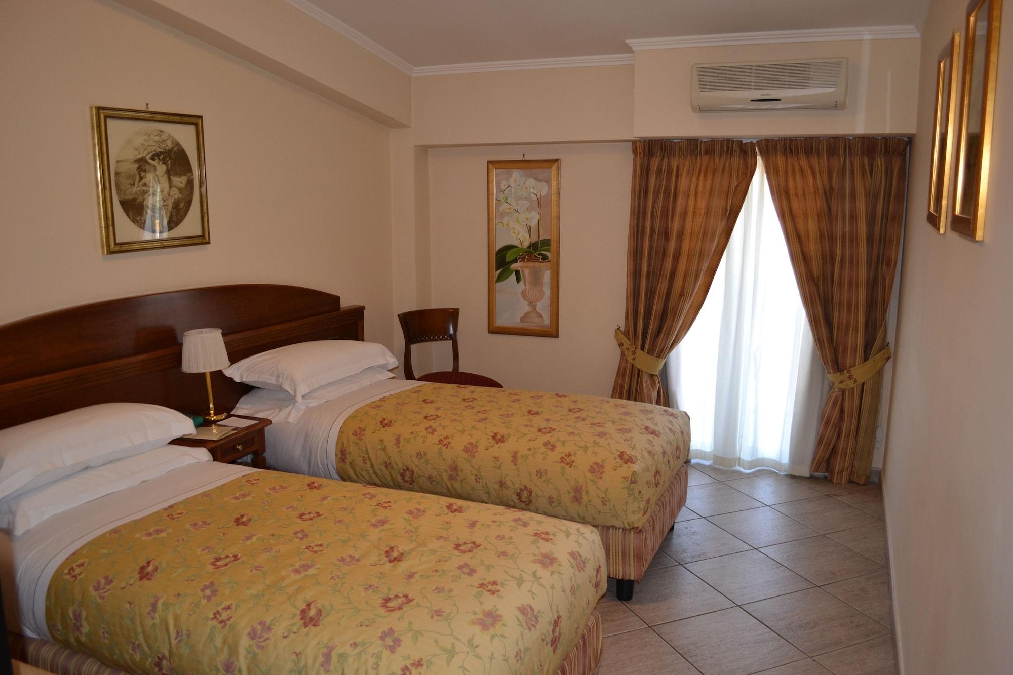 Marini Park Hotel Кастель-ди-Лева Экстерьер фото
