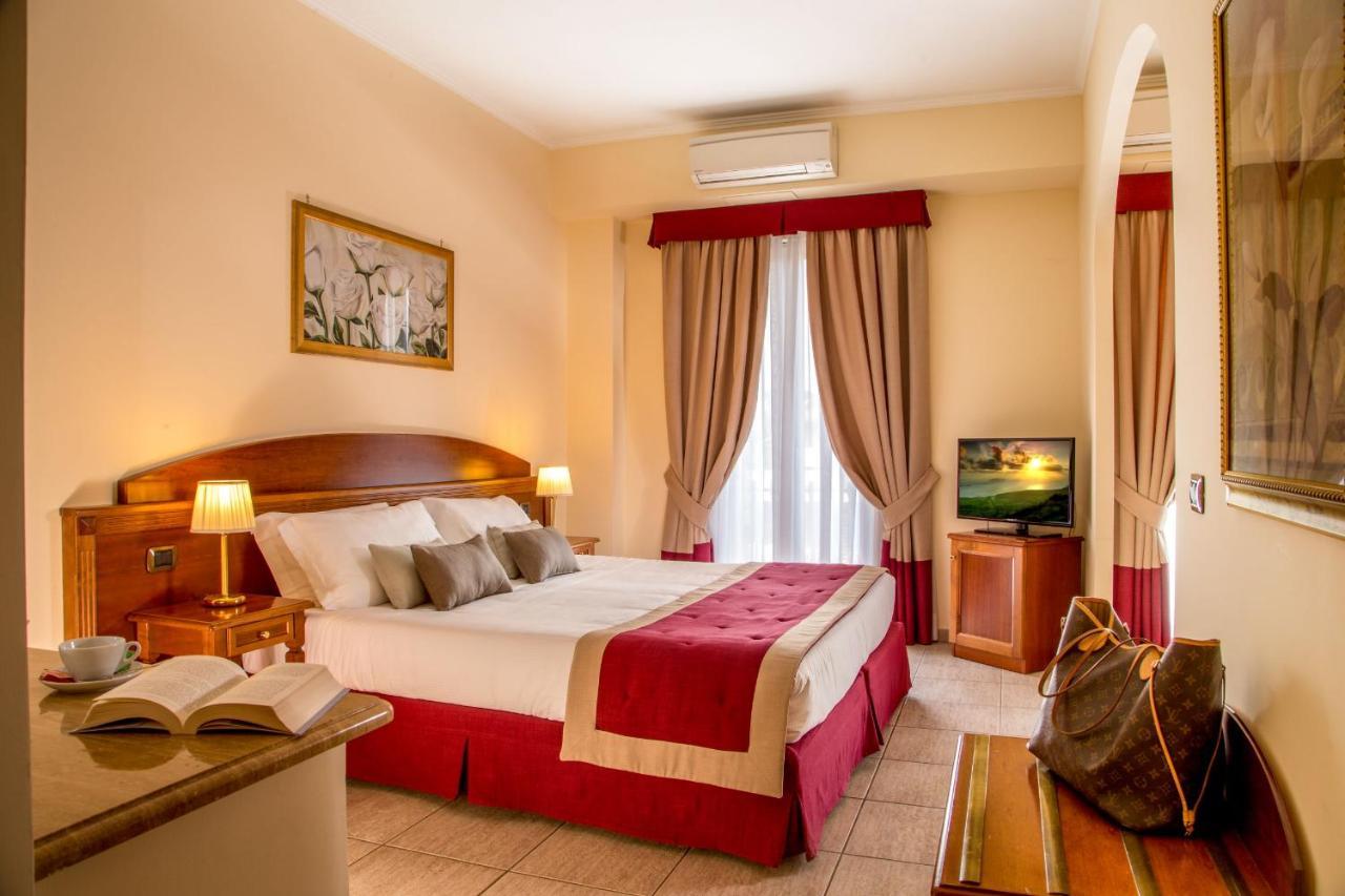 Marini Park Hotel Кастель-ди-Лева Экстерьер фото