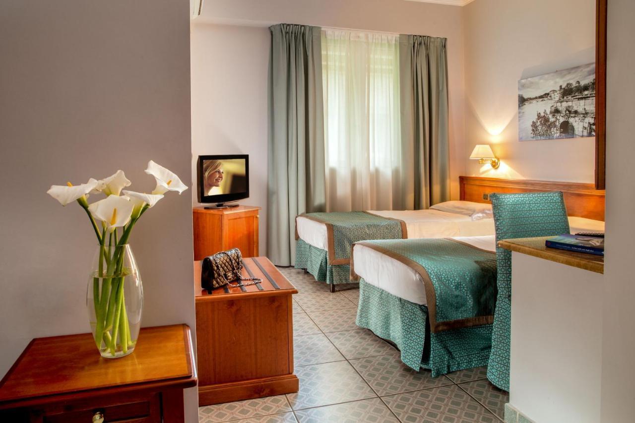 Marini Park Hotel Кастель-ди-Лева Экстерьер фото