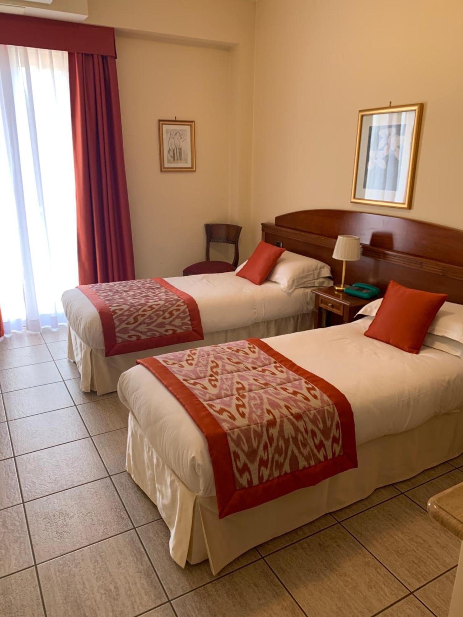 Marini Park Hotel Кастель-ди-Лева Экстерьер фото