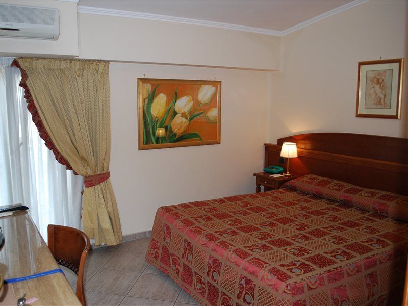 Marini Park Hotel Кастель-ди-Лева Экстерьер фото