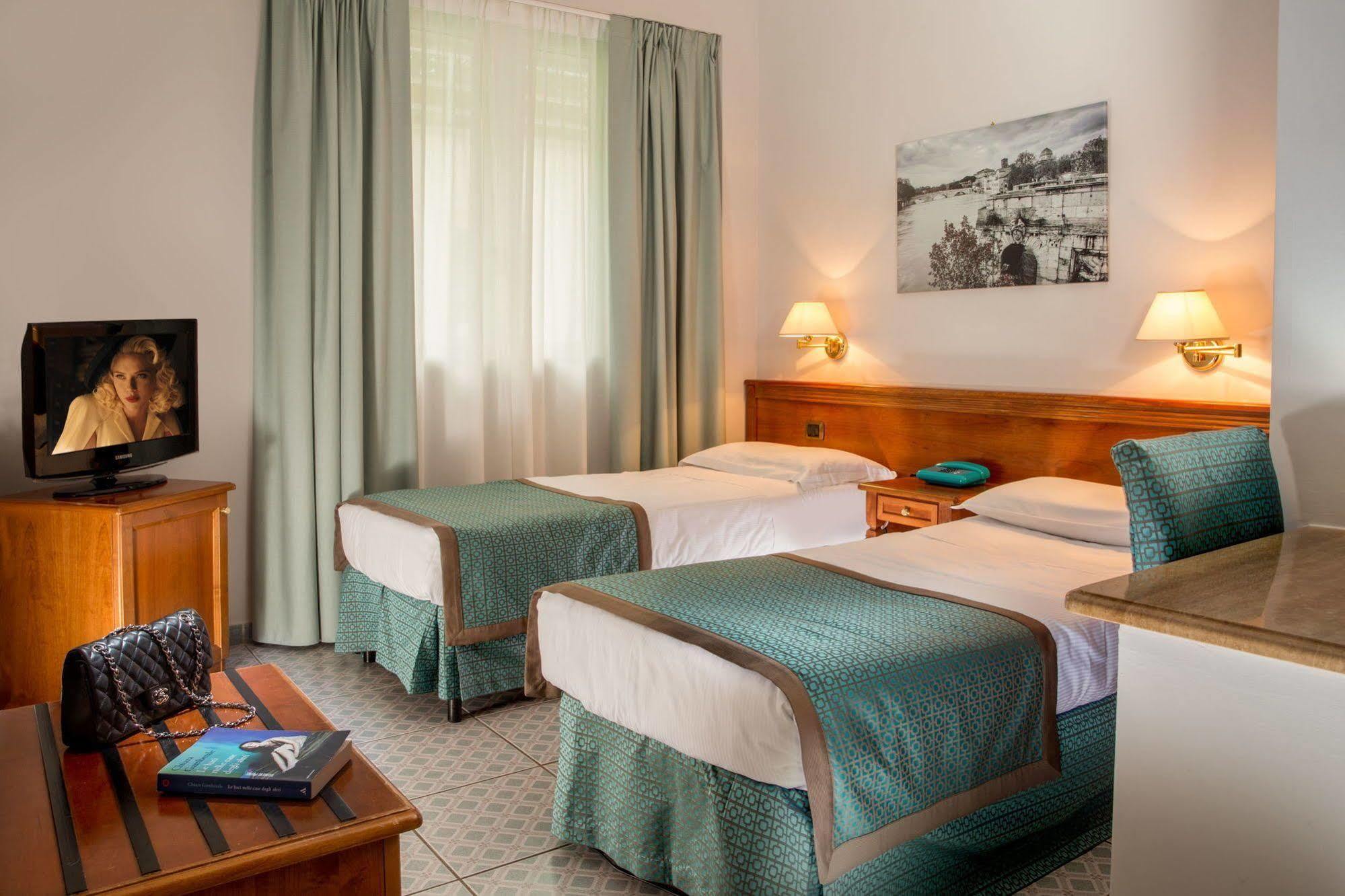 Marini Park Hotel Кастель-ди-Лева Экстерьер фото